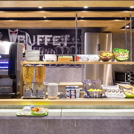 Hotel Ibis Budget Les Bains 2*